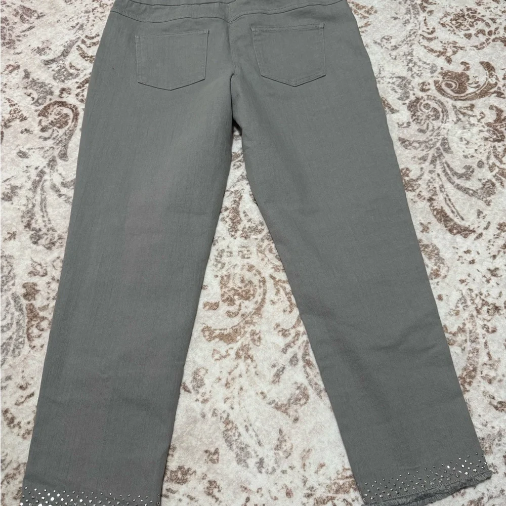 Ruby Rd. Gray Petite Pants - Picture 2 of 3